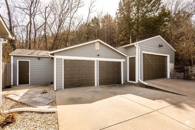 401 Ehlers Road, Manhattan, KS 66502