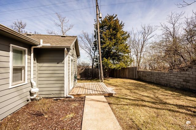 401 Ehlers Road, Manhattan, KS 66502