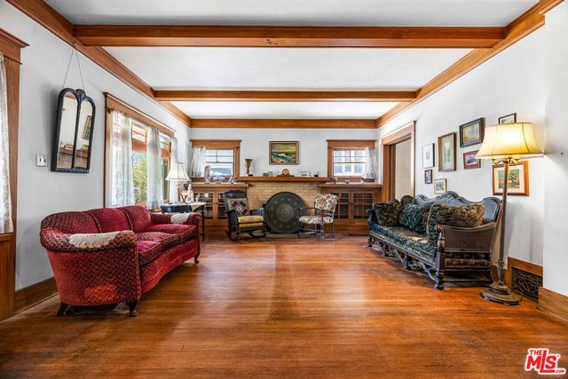 1621 5th Avenue, Los Angeles, CA 90019