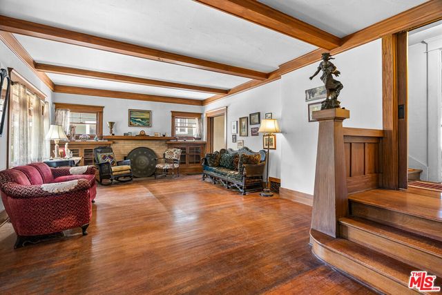 1621 5th Avenue, Los Angeles, CA 90019