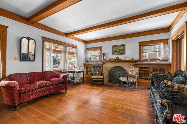 1621 5th Avenue, Los Angeles, CA 90019