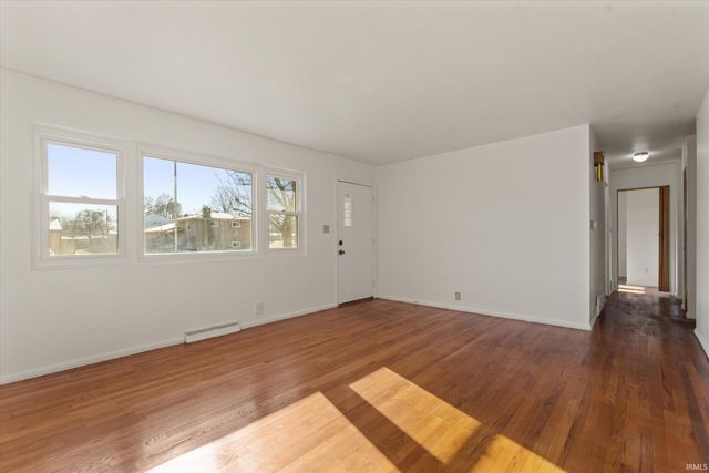 19151 Dresden Drive, South Bend, IN 46637