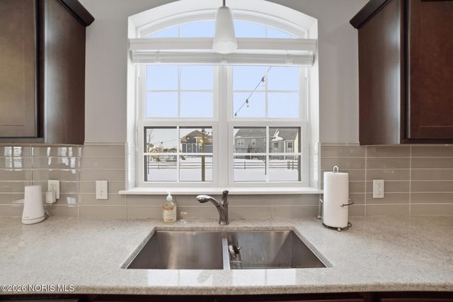 103 Barton Creek Drive, Perrysburg, OH 43551