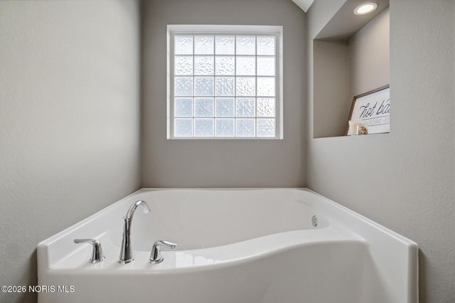 103 Barton Creek Drive, Perrysburg, OH 43551