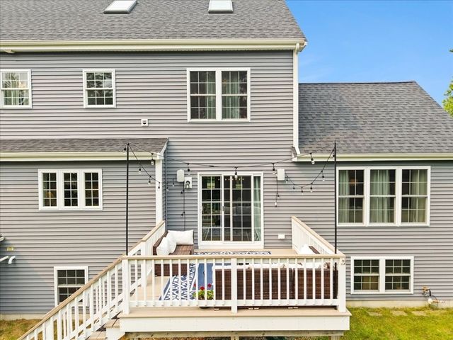 8 Paddock Cir, Middleboro, MA 02346