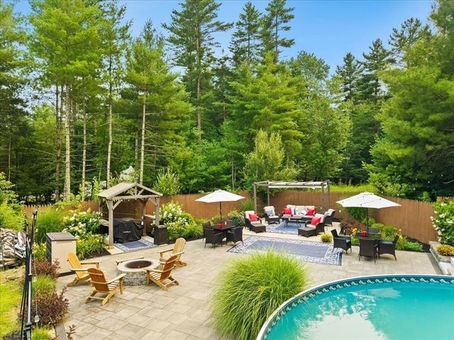 8 Paddock Cir, Middleboro, MA 02346