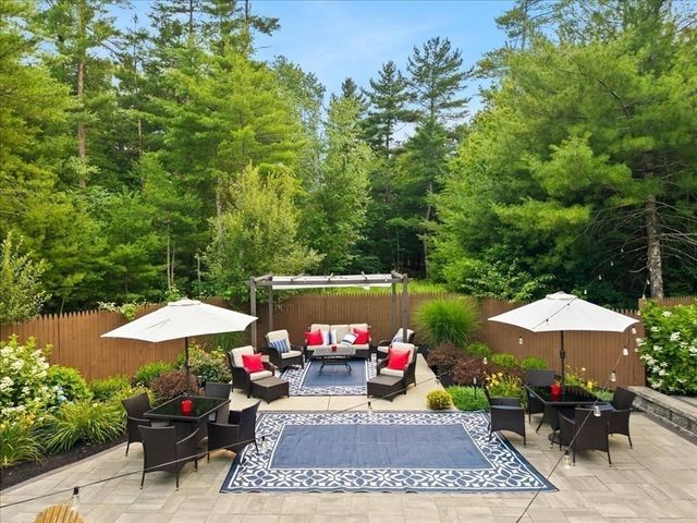 8 Paddock Cir, Middleboro, MA 02346