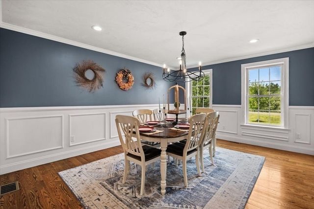 8 Paddock Cir, Middleboro, MA 02346