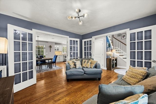 8 Paddock Cir, Middleboro, MA 02346