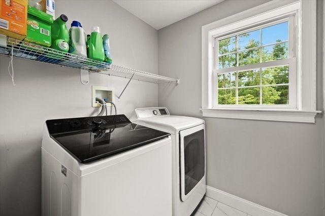8 Paddock Cir, Middleboro, MA 02346