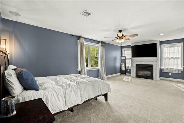 8 Paddock Cir, Middleboro, MA 02346