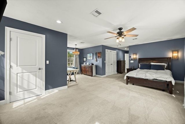 8 Paddock Cir, Middleboro, MA 02346