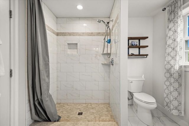 8 Paddock Cir, Middleboro, MA 02346