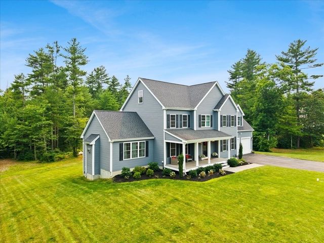 8 Paddock Cir, Middleboro, MA 02346