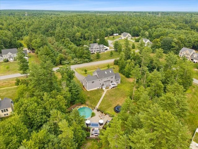 8 Paddock Cir, Middleboro, MA 02346