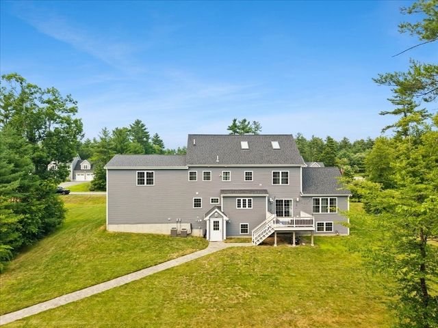 8 Paddock Cir, Middleboro, MA 02346