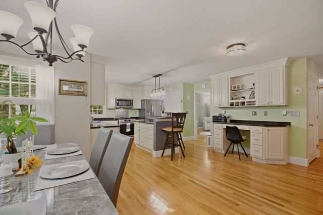 6 Buddys Crossing, Freetown, MA 02717