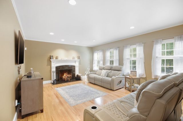 6 Buddys Crossing, Freetown, MA 02717