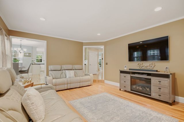 6 Buddys Crossing, Freetown, MA 02717