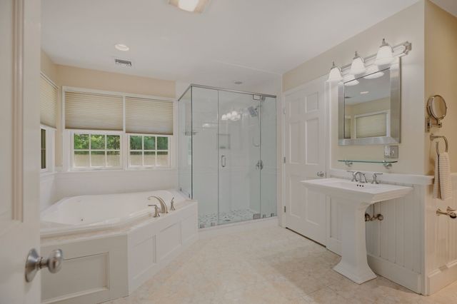 6 Buddys Crossing, Freetown, MA 02717
