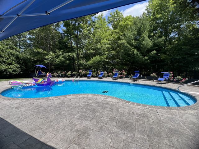 6 Buddys Crossing, Freetown, MA 02717
