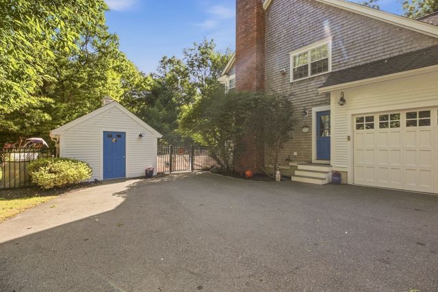 6 Buddys Crossing, Freetown, MA 02717