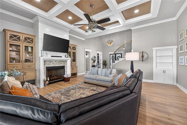 2702 NE Waterfall Avenue, Bentonville, AR 72712