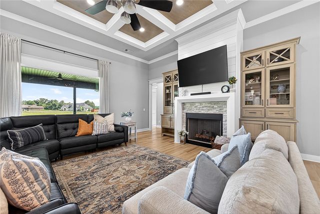 2702 NE Waterfall Avenue, Bentonville, AR 72712