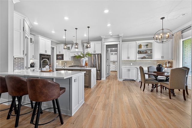 2702 NE Waterfall Avenue, Bentonville, AR 72712