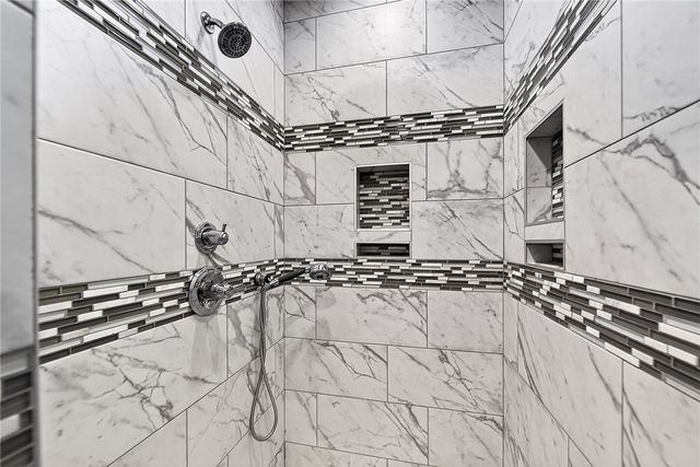 2702 NE Waterfall Avenue, Bentonville, AR 72712
