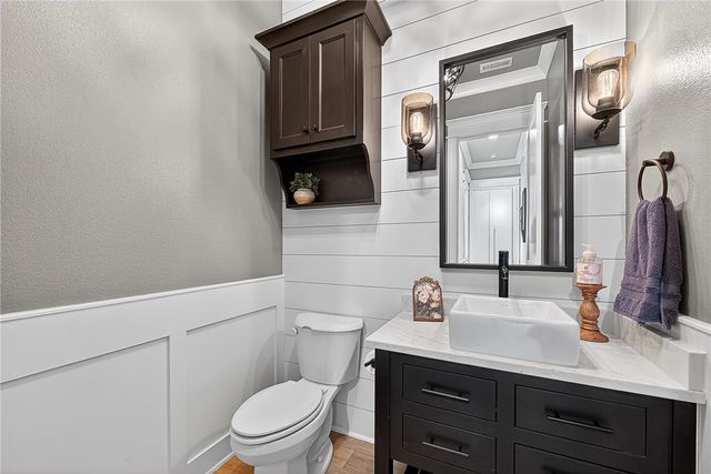 2702 NE Waterfall Avenue, Bentonville, AR 72712