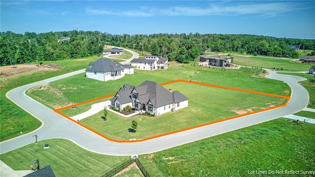 2702 NE Waterfall Avenue, Bentonville, AR 72712