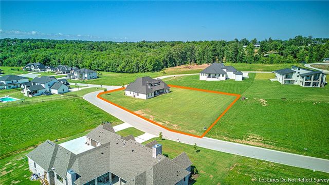 2702 NE Waterfall Avenue, Bentonville, AR 72712