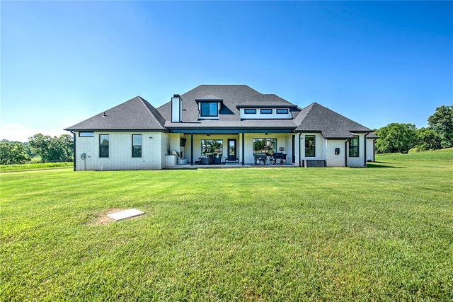 2702 NE Waterfall Avenue, Bentonville, AR 72712