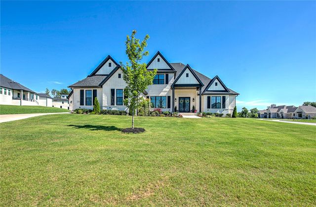 2702 NE Waterfall Avenue, Bentonville, AR 72712