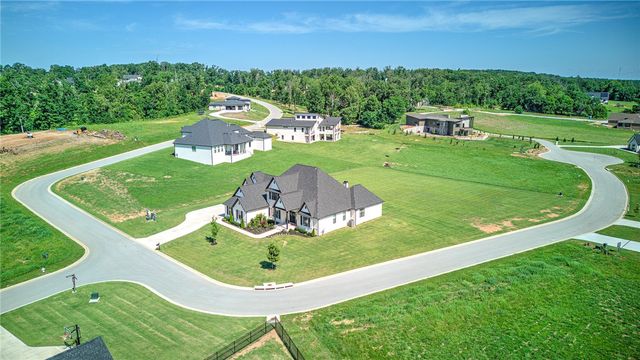 2702 NE Waterfall Avenue, Bentonville, AR 72712