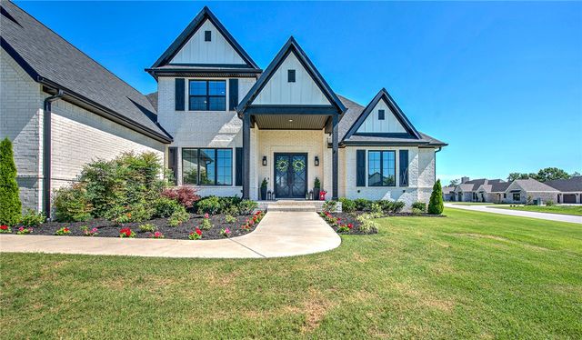 2702 NE Waterfall Avenue, Bentonville, AR 72712