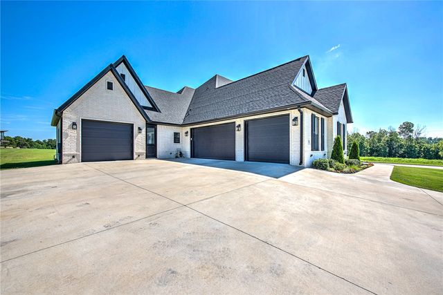 2702 NE Waterfall Avenue, Bentonville, AR 72712