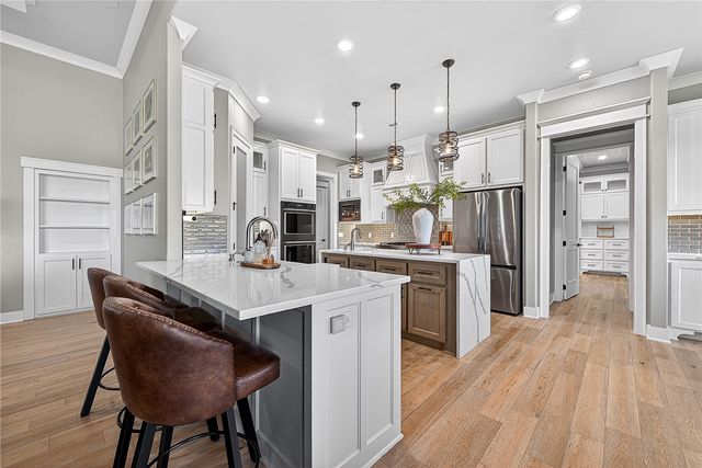 2702 NE Waterfall Avenue, Bentonville, AR 72712