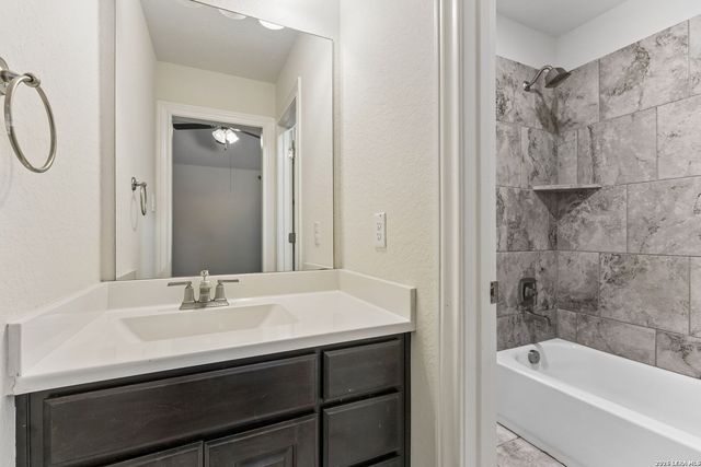 25847 Warbler View, San Antonio, TX 78255