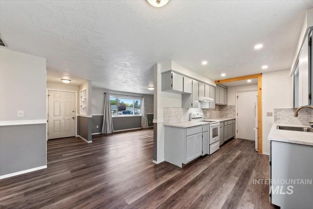 2015 Meadow Ave., Caldwell, ID 83605