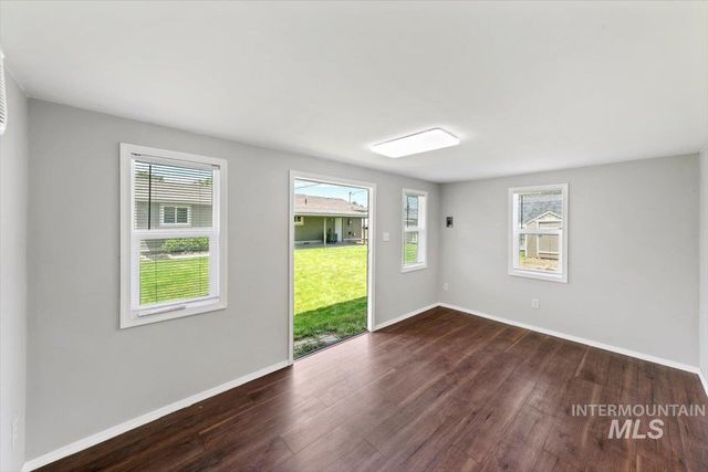 2015 Meadow Ave., Caldwell, ID 83605