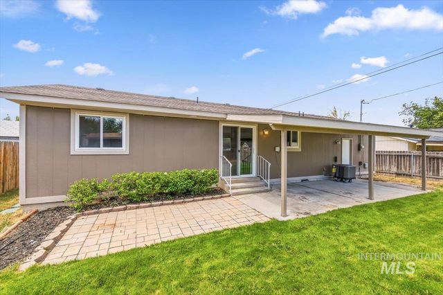 2015 Meadow Ave., Caldwell, ID 83605