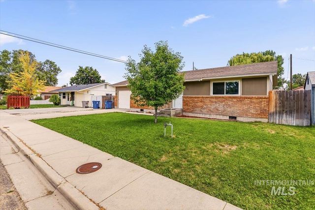 2015 Meadow Ave., Caldwell, ID 83605