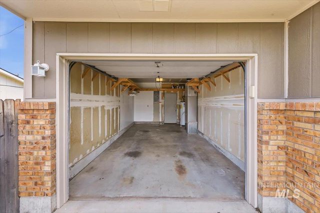 2015 Meadow Ave., Caldwell, ID 83605