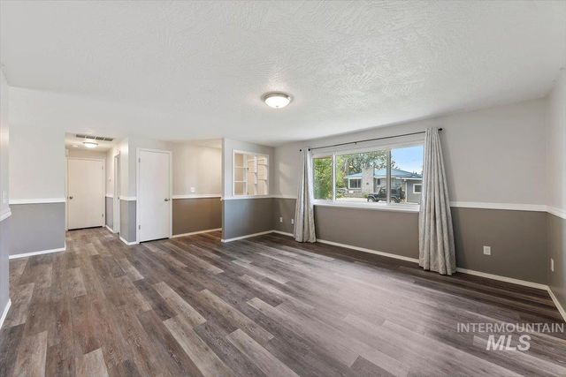 2015 Meadow Ave., Caldwell, ID 83605