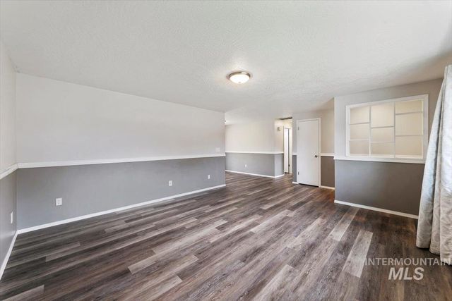 2015 Meadow Ave., Caldwell, ID 83605