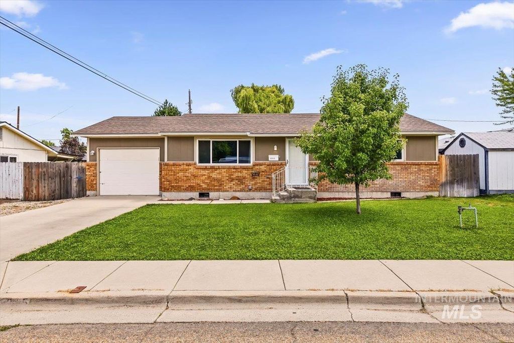 2015 Meadow Ave., Caldwell, ID 83605