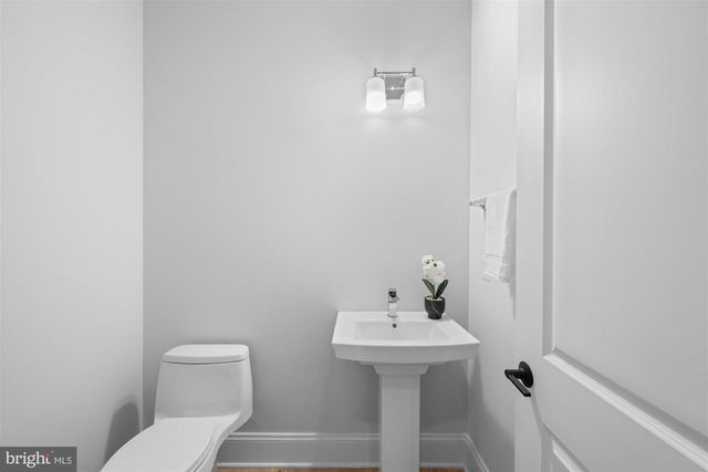 2354 CEDAR LN, Vienna, VA 22182