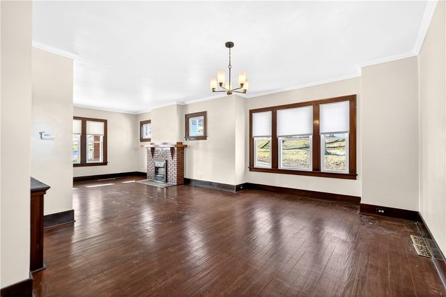 140 4th St, Chartiers, PA 15342